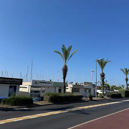Grand Sur Le Port De Golfe Juan *